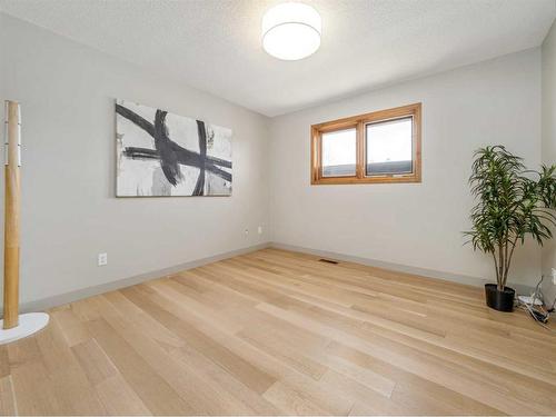 5818 46 Street, Taber, AB - Indoor Photo Showing Other Room