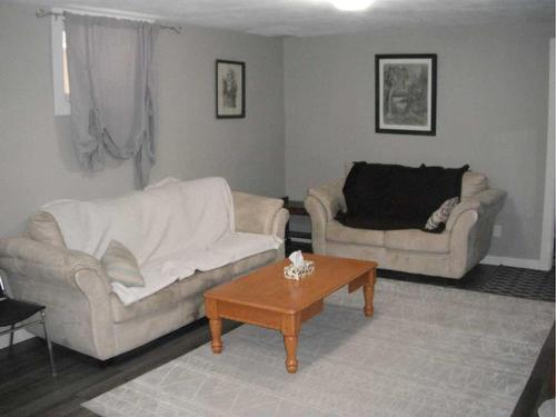 113 14 Street North, Lethbridge, AB - Indoor Photo Showing Living Room