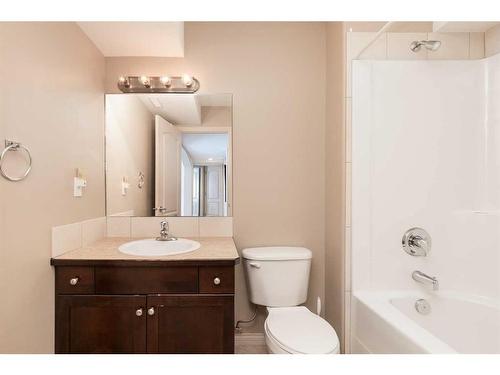 13-240 Heritage Boulevard West, Lethbridge, AB - Indoor Photo Showing Bathroom