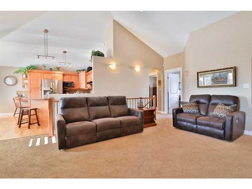 360 E 1 Avenue South, Magrath, AB - Indoor Photo Showing Living Room