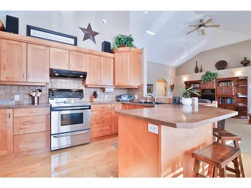 360 E 1 Avenue South, Magrath, AB - Indoor Photo Showing Kitchen