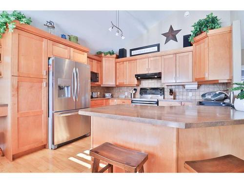 360 E 1 Avenue South, Magrath, AB - Indoor Photo Showing Kitchen With Stainless Steel Kitchen