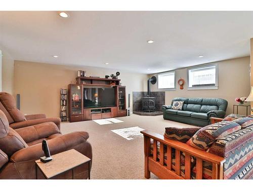 360 E 1 Avenue South, Magrath, AB - Indoor Photo Showing Living Room