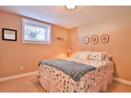 360 E 1 Avenue South, Magrath, AB - Indoor Photo Showing Bedroom