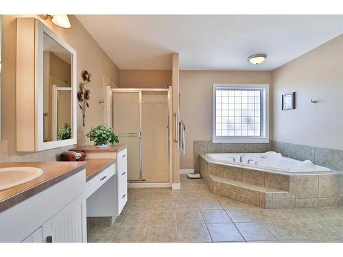 360 E 1 Avenue South, Magrath, AB - Indoor Photo Showing Bathroom