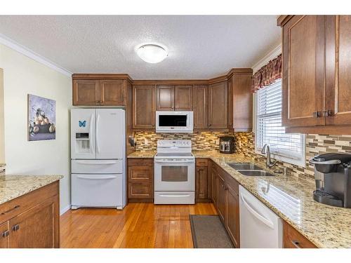 3034 222 Street, Bellevue, AB - Indoor Photo Showing Kitchen With Double Sink