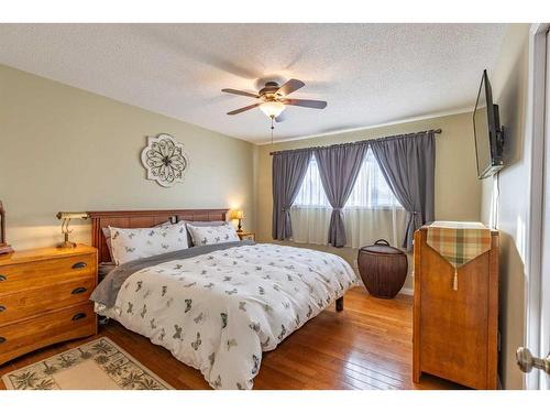 3034 222 Street, Bellevue, AB - Indoor Photo Showing Bedroom