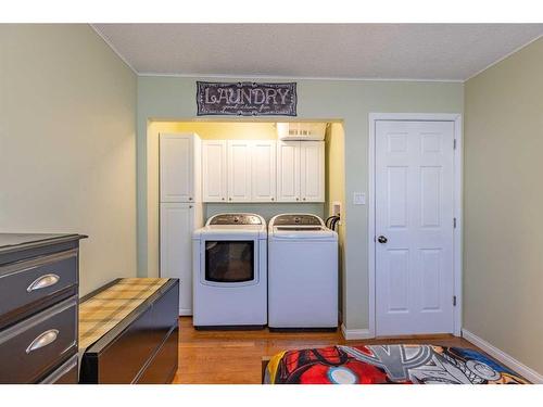 3034 222 Street, Bellevue, AB - Indoor Photo Showing Laundry Room