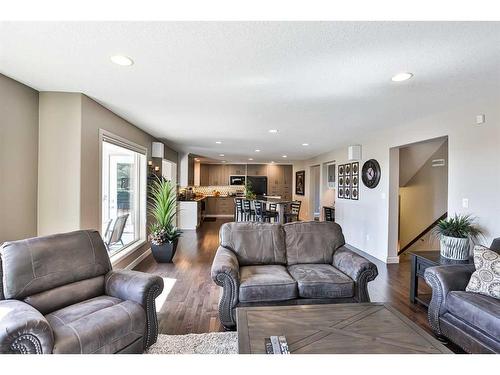 141 Coachwood Point, Lethbridge, AB - Indoor Photo Showing Living Room