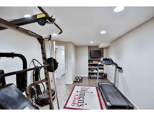 141 Coachwood Point West, Lethbridge, AB - Indoor Photo Showing Gym Room