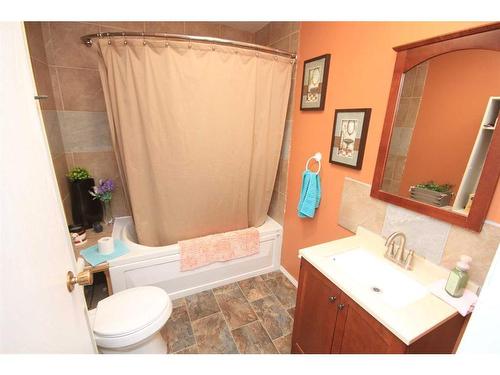 171065 Hwy 3, Rural Taber, M.D. Of, AB - Indoor Photo Showing Bathroom
