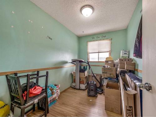 332 Leaside Avenue South, Lethbridge, AB - Indoor Photo Showing Other Room