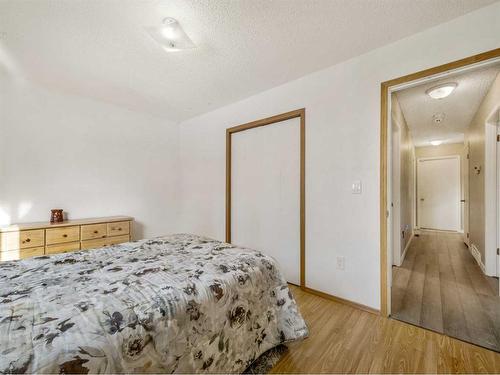 332 Leaside Avenue South, Lethbridge, AB - Indoor Photo Showing Bedroom