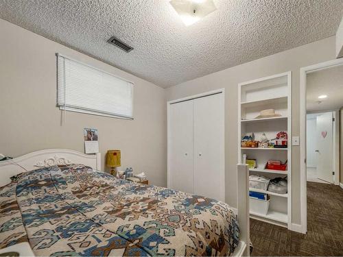 332 Leaside Avenue South, Lethbridge, AB - Indoor Photo Showing Bedroom