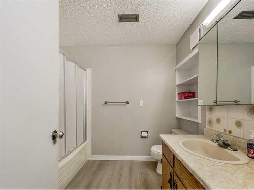 332 Leaside Avenue South, Lethbridge, AB - Indoor Photo Showing Bathroom