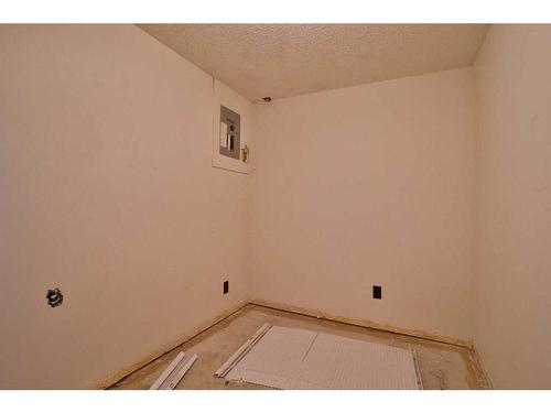 143, 145 7A Avenue West, Cardston, AB - Indoor Photo Showing Other Room