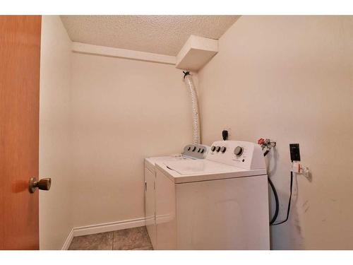 143, 145 7A Avenue West, Cardston, AB - Indoor Photo Showing Laundry Room