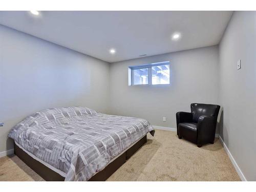 4-47 Aquitania Circle West, Lethbridge, AB - Indoor Photo Showing Bedroom