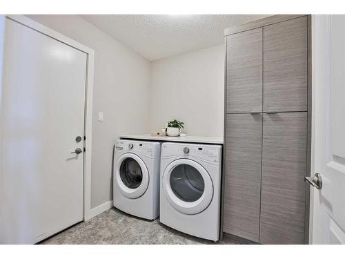 4-47 Aquitania Circle West, Lethbridge, AB - Indoor Photo Showing Laundry Room