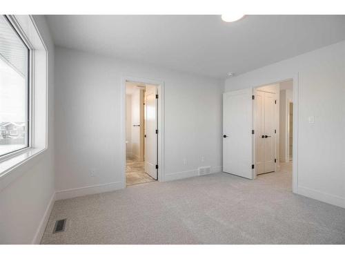 4437 31 Avenue South, Lethbridge, AB - Indoor Photo Showing Bathroom