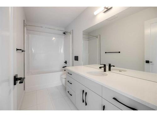 4437 31 Avenue South, Lethbridge, AB - Indoor Photo Showing Bathroom