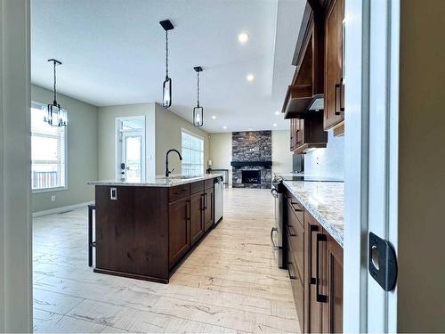 190 Canyon Estates Way West, Lethbridge, AB - Indoor Photo Showing Kitchen With Upgraded Kitchen