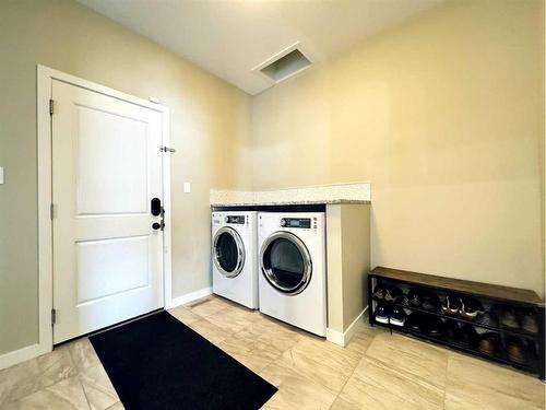 190 Canyon Estates Way West, Lethbridge, AB - Indoor Photo Showing Laundry Room