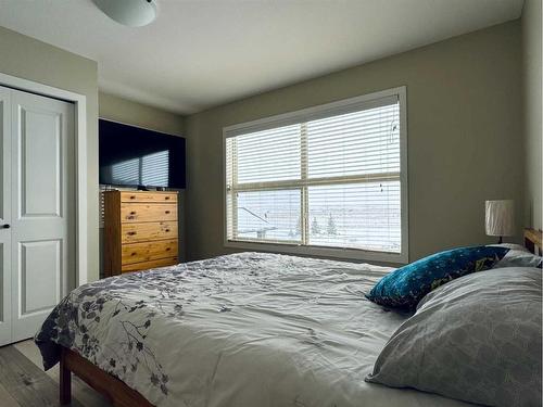 190 Canyon Estates Way West, Lethbridge, AB - Indoor Photo Showing Bedroom