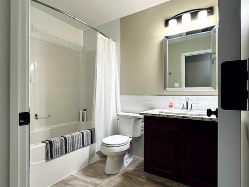 190 Canyon Estates Way West, Lethbridge, AB - Indoor Photo Showing Bathroom