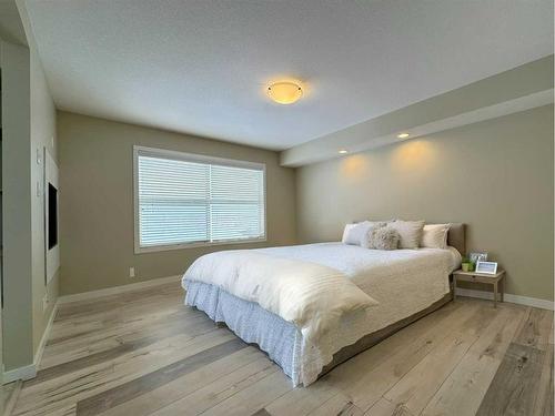 190 Canyon Estates Way West, Lethbridge, AB - Indoor Photo Showing Bedroom