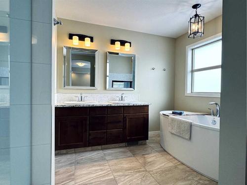 190 Canyon Estates Way West, Lethbridge, AB - Indoor Photo Showing Bathroom