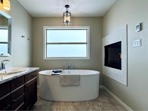 190 Canyon Estates Way West, Lethbridge, AB - Indoor Photo Showing Bathroom