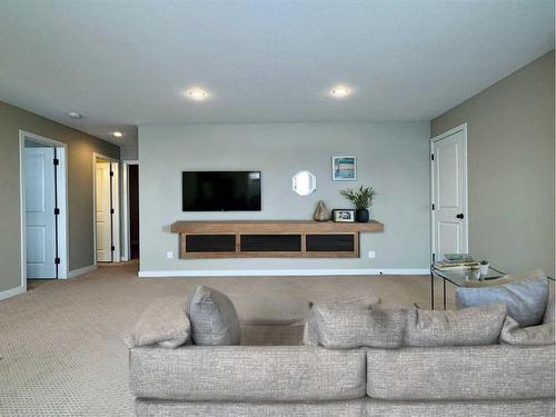 190 Canyon Estates Way West, Lethbridge, AB - Indoor Photo Showing Living Room