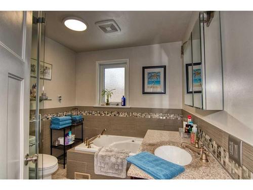 2302 14 Avenue South, Lethbridge, AB - Indoor Photo Showing Bathroom