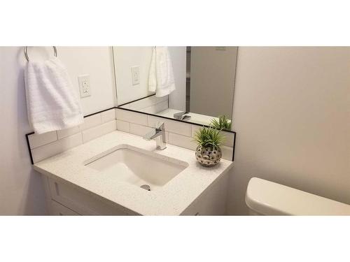 1014 18 Street South, Lethbridge, AB - Indoor Photo Showing Bathroom