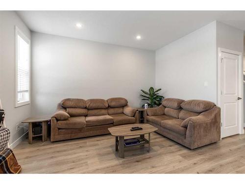 2-73 Aquitania Circle West, Lethbridge, AB - Indoor Photo Showing Living Room