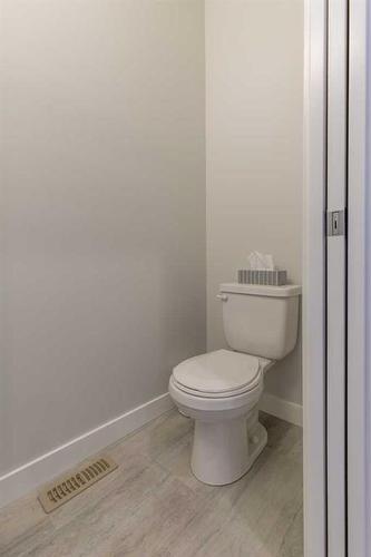 2-73 Aquitania Circle West, Lethbridge, AB - Indoor Photo Showing Bathroom