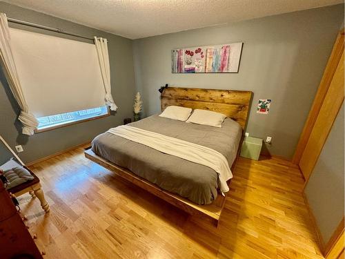 101 Avro Anson Road, Fort Macleod, AB - Indoor Photo Showing Bedroom