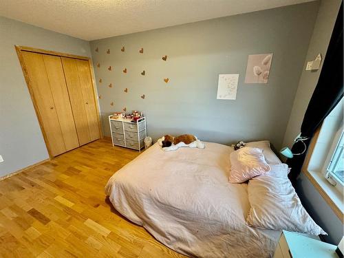 101 Avro Anson Road, Fort Macleod, AB - Indoor Photo Showing Bedroom