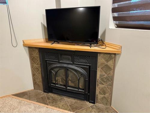 101 Avro Anson Road, Fort Macleod, AB - Indoor Photo Showing Living Room With Fireplace