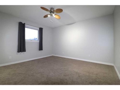 87 Athabasca Road West, Lethbridge, AB - Indoor Photo Showing Other Room