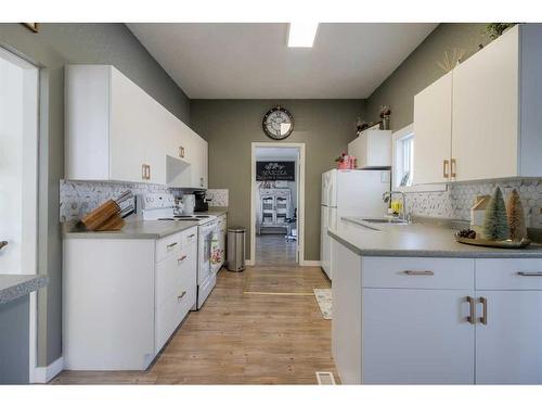 119 17 Street, Fort Macleod, AB - Indoor Photo Showing Kitchen