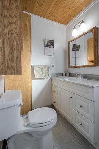 119 17 Street, Fort Macleod, AB - Indoor Photo Showing Bathroom