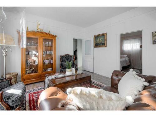 119 17 Street, Fort Macleod, AB - Indoor Photo Showing Living Room