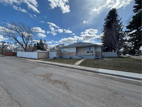 947 12A Street South, Lethbridge, AB - Outdoor
