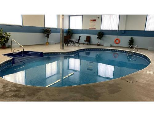 211-75 Temple Boulevard West, Lethbridge, AB -  With In Ground Pool