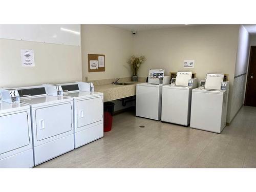 211-75 Temple Boulevard West, Lethbridge, AB - Indoor Photo Showing Laundry Room