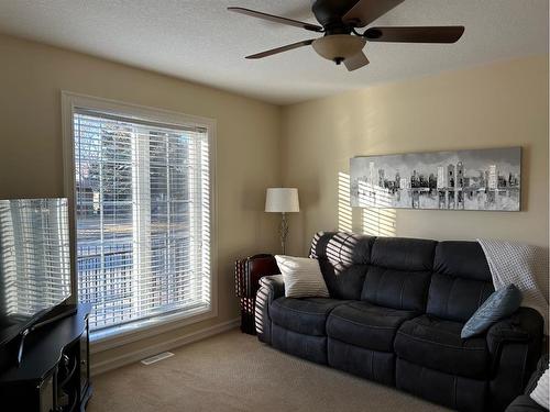 35S 2 Street West, Magrath, AB - Indoor Photo Showing Living Room