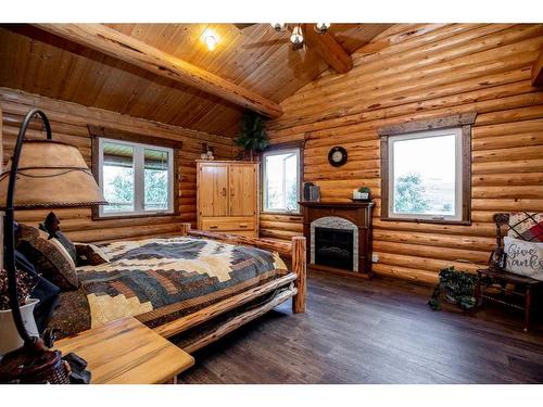 6018 Range Road 11A, Rural Pincher Creek No. 9, M.D. Of, AB - Indoor Photo Showing Bedroom