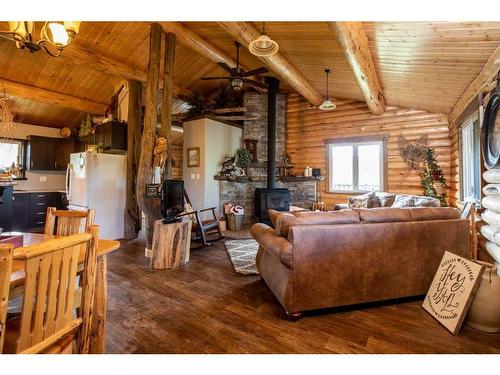 6018 Range Road 11A, Rural Pincher Creek No. 9, M.D. Of, AB - Indoor Photo Showing Living Room